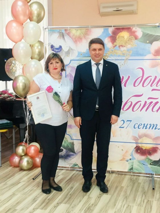 1633621639_deny_doshkolynogo_rabotnika_3